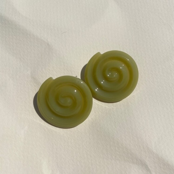 NWT Cities in Dust Avocado Green Acetate Spiral Earrings - Picture 4 of 5